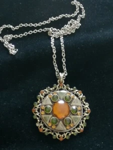 Antica collana da donna con pendente d forma circolare scozzese con pietre - Foto 1 di 9