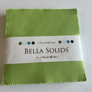 Bella Solids Green Moda Charm Pack - Picture 1 of 2