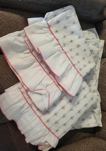 Vintage 4-teiliges ~ voll ~ rosa Blumen/Rüschen ~ Baumwolle Lakenset ~ Cottage Core ~ Kanonenmühlen - Bild 1 von 5