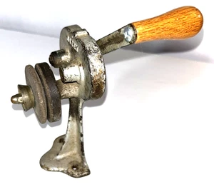Vintage Dazey Sparpit Metall Handkurbel Messerschärfer Schleifscheibe Stein - Bild 1 von 10