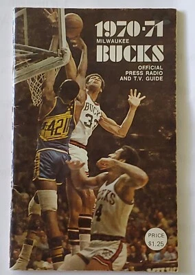 RARO 1970-71 CAMPEÓN MUNDIAL Milwaukee Bucks Media Guide - Lew Alcindor Robertson Foto 1 de 4