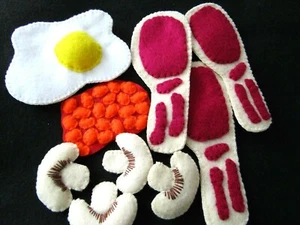 **HAND MADE FELT BREAKFAST..PLAY-FAKE-PRETEND FOOD-EGG-BACON-BEANS-MUSHROOMS - Picture 1 of 4