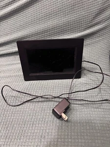 Aluratek 7 in. Digital Photo Frame - Black - Picture 1 of 2