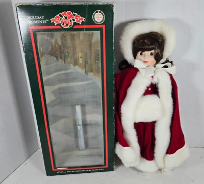 Muñeca de Navidad de invierno de porcelana genuina edición especial Holiday Moments con soporte Foto 1 de 4