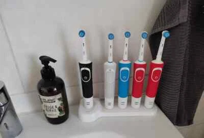 Soporte para cepillo de dientes eléctrico Oral-B - Tiene capacidad para 5 cepillos de dientes + base | Base para cepillo de dientes Foto 1 de 4