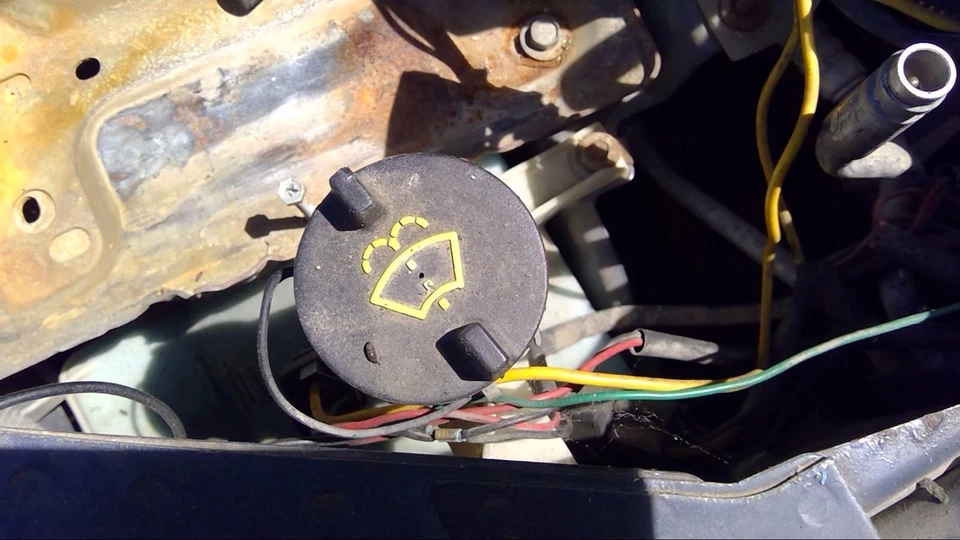 Used Washer Fluid Reservoir fits: 2002 Ford Excursion  Grade A - Изображение 1 из 4