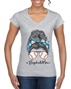Camiseta estándar cuello en V de béisbol Mom Life cabello desordenado pañuelo día de la madre mujer - Imagen 1 de 4