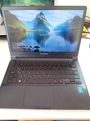 Samsung Serie 9 NP900X3G-K59 UltraBook i5 8GB 120GB SSD 13.3" FHD Foto 1 de 4