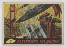 1962 Topps Bubbles Mars Attacks! Destroying the Bridge #7 0di
