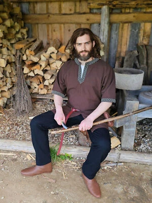 Klassische Wikinger Tunika braun "Arvid" Knotenmuster kurzarm Mittelaltre Tunika - Bild 1 von 4