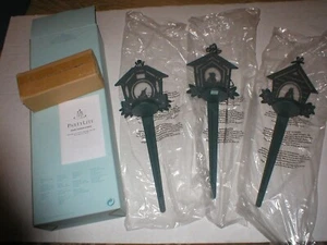 Neu im Karton Partylite Vogelhaus Voliere Garten Pfähle Trio mit Votivschalen - Bild 1 von 1