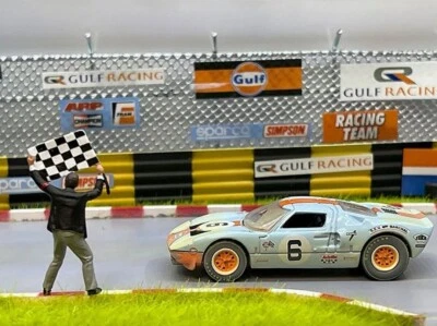 Ford GT40 1965 #6 (versión de carreras) "Gulf" con figura 1/64 de Auto World CP8053 Foto 1 de 2