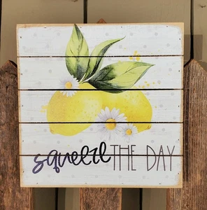 Squeeze the Day Schild Zitronen & Gänseblümchen Holz Palette Wanddeko Made in USA - Bild 1 von 4