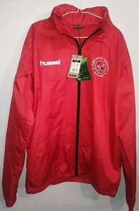 Fleetwood Town Football Club Hooded Full Zip Windbreaker Coat Red Hummel 2XL NEW - Bild 1 von 8