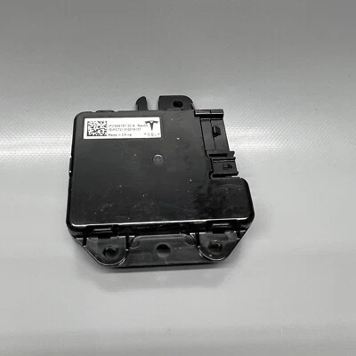 HUB PUERTO CARGA TESLA MODELO 3 Y USB TIPO C 2017 2018 2019 2020 2021 2022 2023 Foto 1 de 4