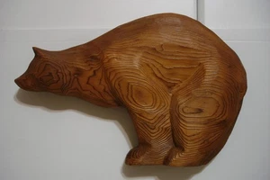 Escultura de oso de madera de cedro rojo occidental tallada canadiense firmada por artista CR Seyfort - Imagen 1 de 20
