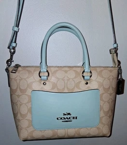 Coach kleine Umhängetasche beschichtetes Canvas Signatur C mit babyblauem Lederbesatz mit Etikett - Bild 1 von 19