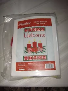 Colgante de pared de bienvenida de invierno de lona de plástico Herrschners - Imagen 1 de 5
