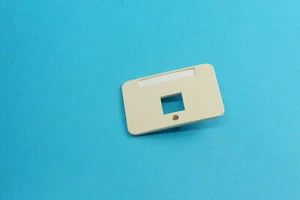Niko 12-693-19 Centraal plaatje voor aansluitdoos 1x RJ45, PR20 crème - Photo 1/1