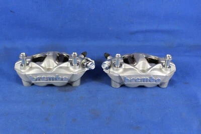 Pinzas de freno delanteras Brembo 2023 Suzuki GSXR750 Foto 1 de 4