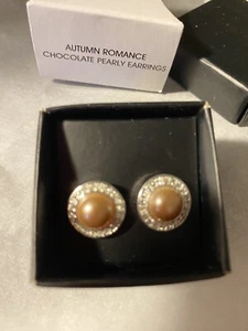 AVON AUTUMN ROMANCE CHOCOLATE PEARLY EARRINGS NIB - Picture 1 of 1