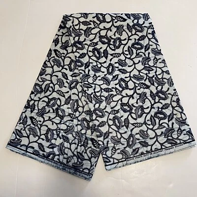 Tela de algodón con estampado floral de vid azul y blanco - por yarda Foto 1 de 2