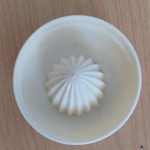 piccolo spremiagrumi beige diametro 7 cm - Immagine 1 di 1