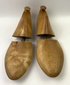 Vintage Wood Shoe Form/Stretchers Pair, Beautiful Advertising 7 1/2 C/24F - Picture 1 of 12