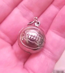 Baseball Anhänger abnehmbarer kleiner Ball Charm Neu ohne Etikett Sportschmuck  - Bild 1 von 2