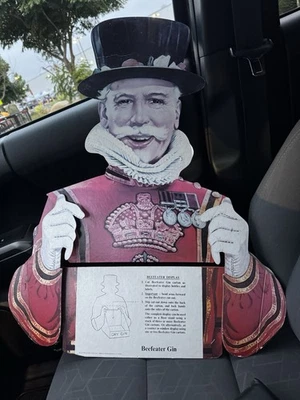 Personaje publicitario vintage Beefeater tienda de ginebra de cartón 26 X 21 raro Foto 1 de 4