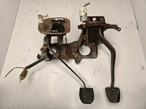1989-1995 Toyota Pickup Clutch & Brake Pedal Bracket Assembly 90-95 4Runner - Picture 1 of 5