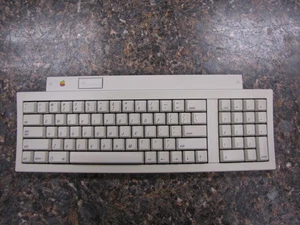 Vintage 1991 Apple Computer M0487 Keyboard II -Working -HV1 - Picture 1 of 8