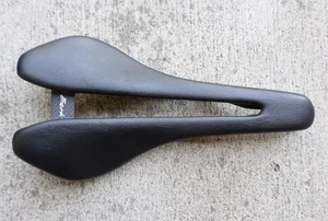 Berk Lupina 132mm Carbon Rail Padded Saddle - Picture 1 of 5