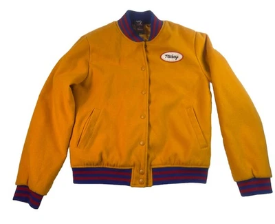 Chaqueta para mujer Forever 21 X Disney pequeña Mickey Mouse bombardero universitario mostaza Foto 1 de 4