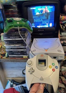 Sega Dreamcast Konsole, 16 Spiele, 2 Controller, Memory Packs, & Anschlüsse - Bild 1 von 20