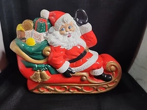 Weihnachtsmann mit Geschenken auf Schlitten Weihnachtsfigur Kreidegeschirr Gips - Bild 1 von 8