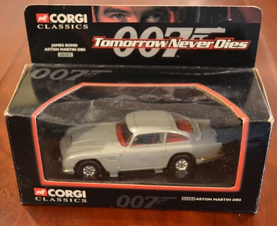 CORGI 04302 JAMES BOND 007 MAÑANA NUNCA MUERE ASTON MARTIN DB5 1:36 PLATA ROJO Foto 1 de 4
