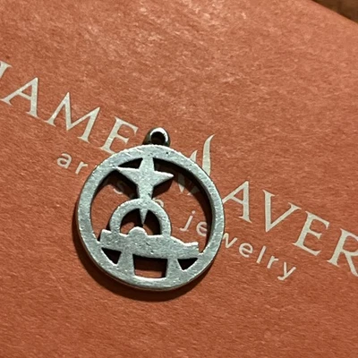 Dije/caja de regalo retirado James Avery 925SS A Savior Is Born - sin bucle Foto 1 de 2