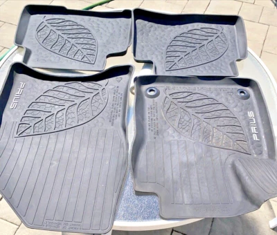 Juego de alfombrillas de goma Toyota Prius 2016 PT908-47165 OEM GEN 4 Foto 1 de 4