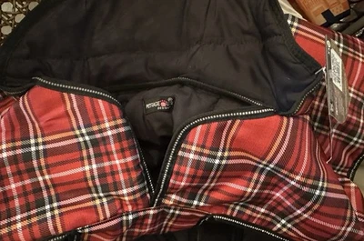 Abrigo de invierno PETrageous rojo a cuadros talla XXL para perro con cinta para la cadera Foto 1 de 2