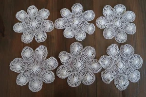 6 Vintage handgenähte Haarnadel Spitze Deckchen Untersetzer - Bild 1 von 4
