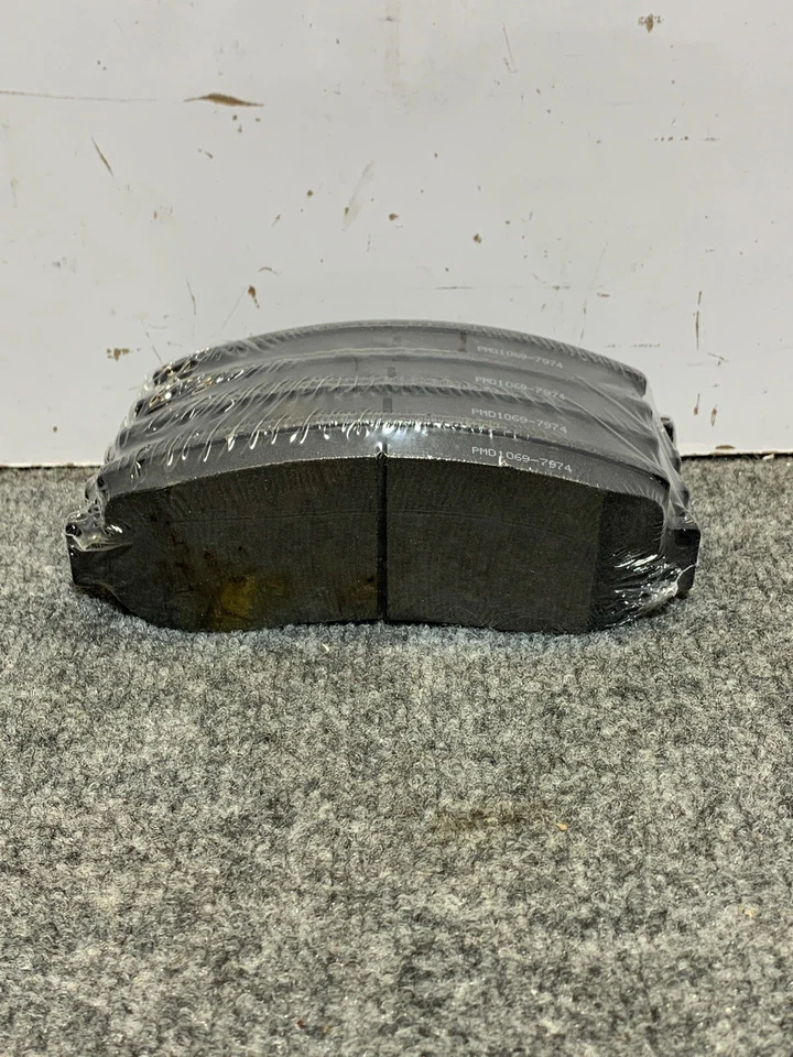 Conjunto de pastilhas de freio a disco Pronto PMD1069 - 4WD dianteiro compatível com Ford Lobo 2006-2007 - Imagem 1 de 4