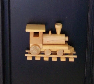 Handmade in U.S.A. Lokomotive Magnet aus Holz - Holzeisenbahn Magnet - Bild 1 von 2