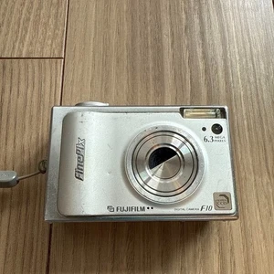 Fujifilm FinePix F10 Digital Camera - Not Working - For Parts / Repair - Picture 1 of 8