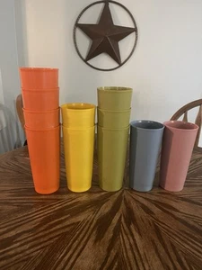 Vintage Set 11 Tupperware 18 Unzen Strukturbecher #1348 Erntefarben - Bild 1 von 2