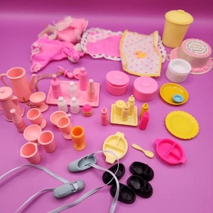 Vintage Barbie Zubehör 1994 Baby Kelly Outfit Kuchen Tassen Geschirr Decke - Bild 1 von 7