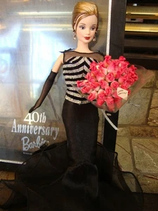 Barbie Collectibles 40° Anniversario 1999 Edizione da Collezione Fashion Doll con Scatola - Foto 1 di 5