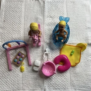 Mattel Barbie bambola ~ SKIPPER ~ babysitter Inc LOTTO 2 bambini e accessori - Foto 1 di 5
