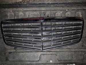NEW IN BOX MERCEDES BENZ E CLASS FRONT GRILL 07-08 - Picture 1 of 5