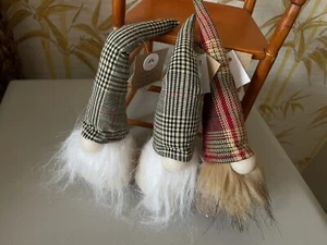 "Adornos de Navidad de gnomos a cuadros Mud Pie, juego de 3; 9"" esculpidos suaves" - Imagen 1 de 5